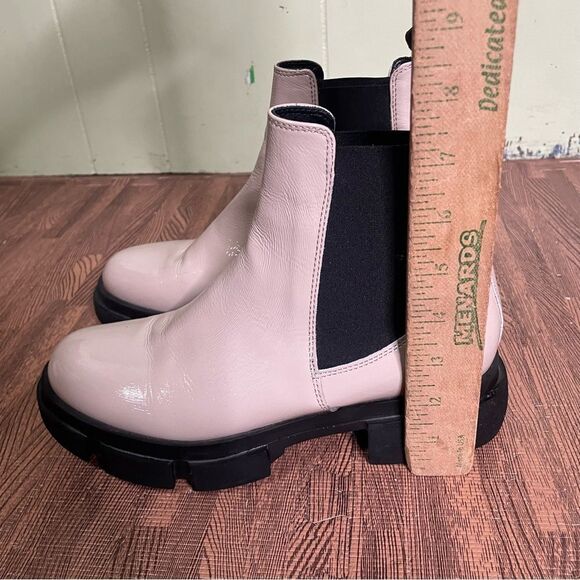 L’IDEA by Lori Patent Leather Lug Sole Chelsea Boots Size 39 - Picture 4 of 8